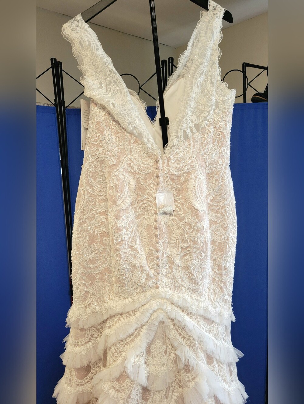Elegant Lace Mermaid Evening Dress in Champagne - Picture 9 of 13
